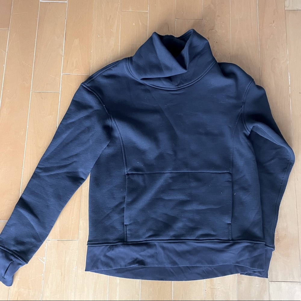 Lululemon Sweater in Navy Blue